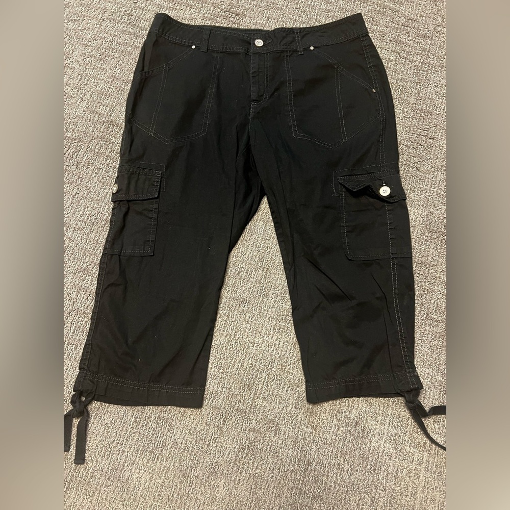 VTG faded glory black cargo style capris size 10